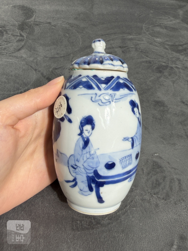 清康熙青花仕女对弈图莲子罐 - 图2